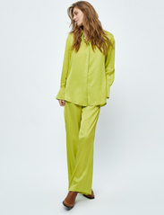 Minus - Kamia Oversized Skjorte - langärmlige hemden - bright lime - 6