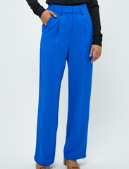 Minus - Velia Bukser - tailored trousers - ocean blue - 2