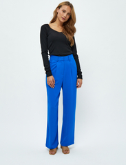 Minus - Velia Bukser - tailored trousers - ocean blue - 4
