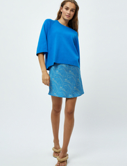 Minus - Visala GRS Kort Nederdel - satin skirts - horizon blue print - 4