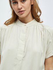 Minus - Nilin Shirt Dress 1 - blousejurken - light birch - 5