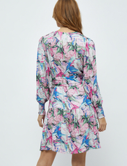 Minus - Mercy Short Dress 2 - sommarklänningar - super pink print - 3