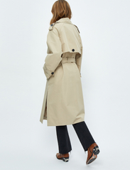 Minus - Andrea Trenchcoat - spring jackets - feather gray - 5