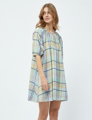 Minus - Luretta Short Dress 2 - blousejurken - mango sorbet print - 3