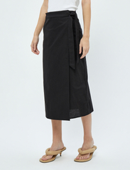 Minus - Shelba Linen Wrap Skirt 3 - sort - 4