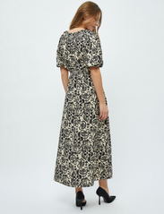 Minus - Lizia Maxi Dress 2 - sand gray print - 4