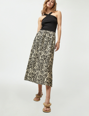 Minus - Lizia Midi Skirt 4 - midi skirts - sand gray print - 2