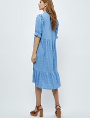 Minus - New Birgitta Dress - skjortklänningar - ice blue - 3