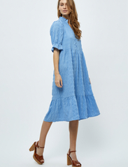 Minus - New Birgitta Dress - skjortklänningar - ice blue - 5