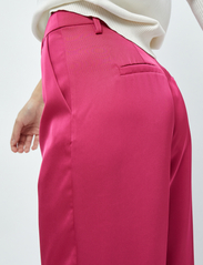 Minus - Justina Sateen Bukser - party wear at outlet prices - super pink - 5