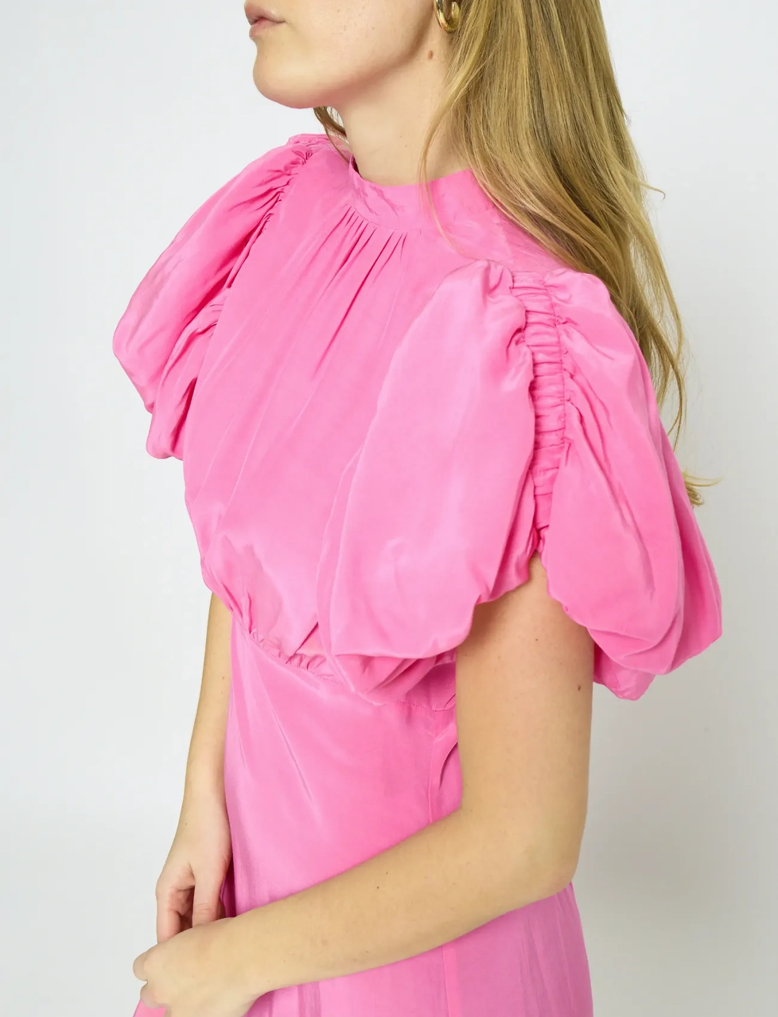 Minus - MSAlicia Puff Short Sleeve Open Back - midi kjoler - prism pink - 5