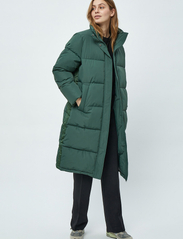 Minus - MSAva Puffer Coat - vinterfrakker - jungle green - 2