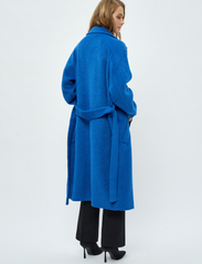 Minus - MSGloria Wool Belted Coat - wintermäntel - imperial blue - 4
