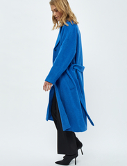 Minus - MSGloria Wool Belted Coat - vinterkappor - imperial blue - 6