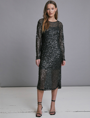 Minus - Mera Glitter Midi Dress - kleitas ar vizuļiem - sort - 3