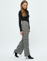 Minus - MSRenete High Waisted Wide Leg Pant - wide leg trousers - black checked - 2