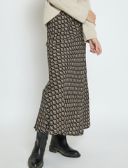 Minus - MSMarceline Midi Skirt - midiseelikud - nomad sand print - 3