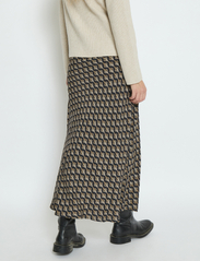 Minus - MSMarceline Midi Skirt - midiseelikud - nomad sand print - 4
