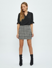 Minus - MSRenete Short Skirt - miniseelikud - black checked - 5