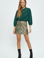Minus - MSEvelina Short Jaquard Skirt - short skirts - jungle green jacquard - 2