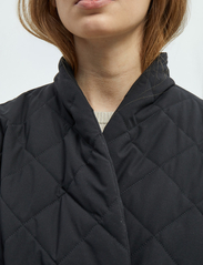 Minus - Naria Padded Wrap Coat - winter jackets - sort - 6