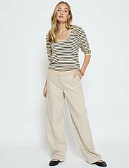 Minus - MSPam Striped Knit T-Shirt - swetry - sand gray stripe - 4