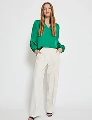 Minus - MSSelva V-Neck Blouse - long-sleeved blouses - golf green - 5