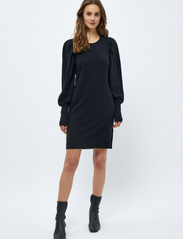 Minus - Anissa Kjole - knitted dresses - sort - 5