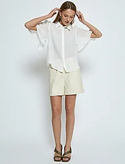 Minus - MSTalmie Short Sleeve Shirt - kortärmade skjortor - cloud dancer - 4