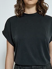 Minus - MSMavelyn Modal Blouse - short-sleeved blouses - sort - 5