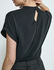 Minus - MSMavelyn Modal Blouse - blouses korte mouwen - sort - 6