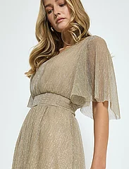 Minus - MSMavena V-Neck Maxi Dress - feestelijke kleding voor outlet-prijzen - light birch metallic - 6