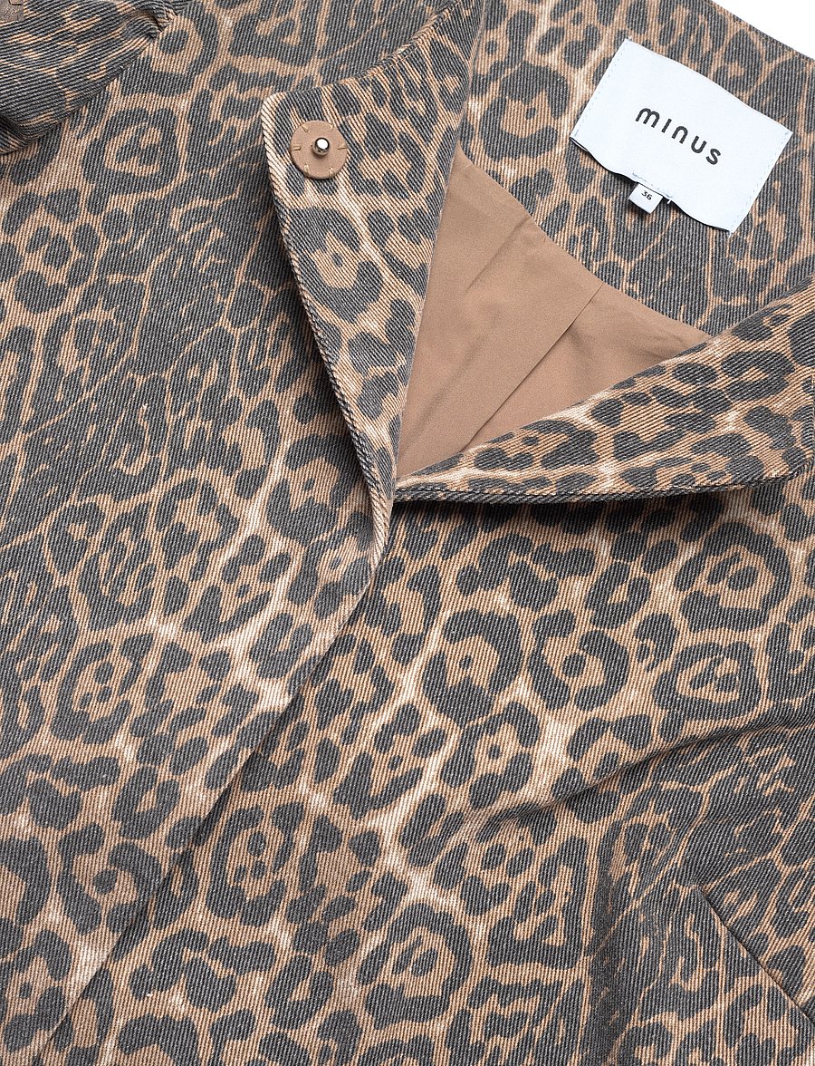 Minus - MSRana Short Jacket - frühlingsjacken - brown leo print - 2