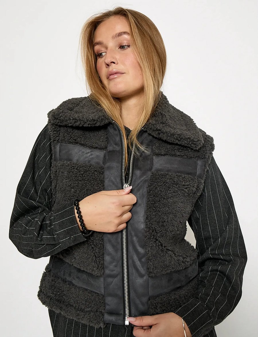 Minus - MSAlda Faux Fur Vest - fleece- und teddy-westen - sort - 5