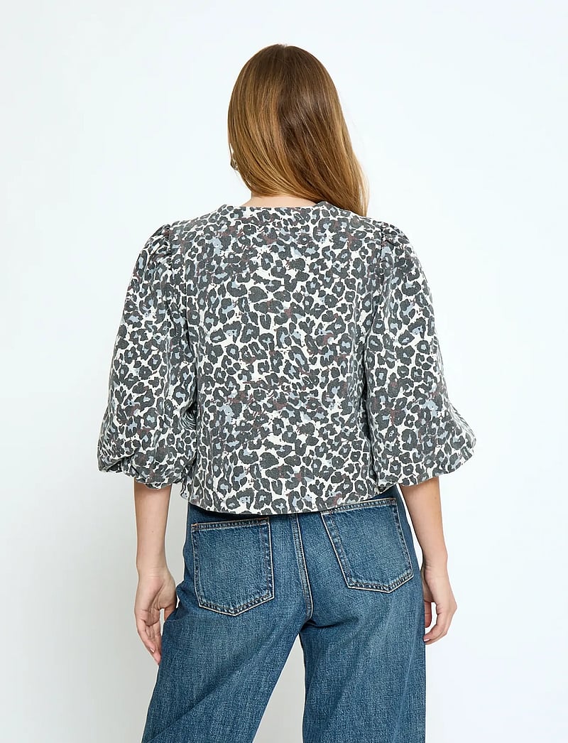 Minus - MSMalli Short Jacket - kevadjoped - skyway blue leo print - 3