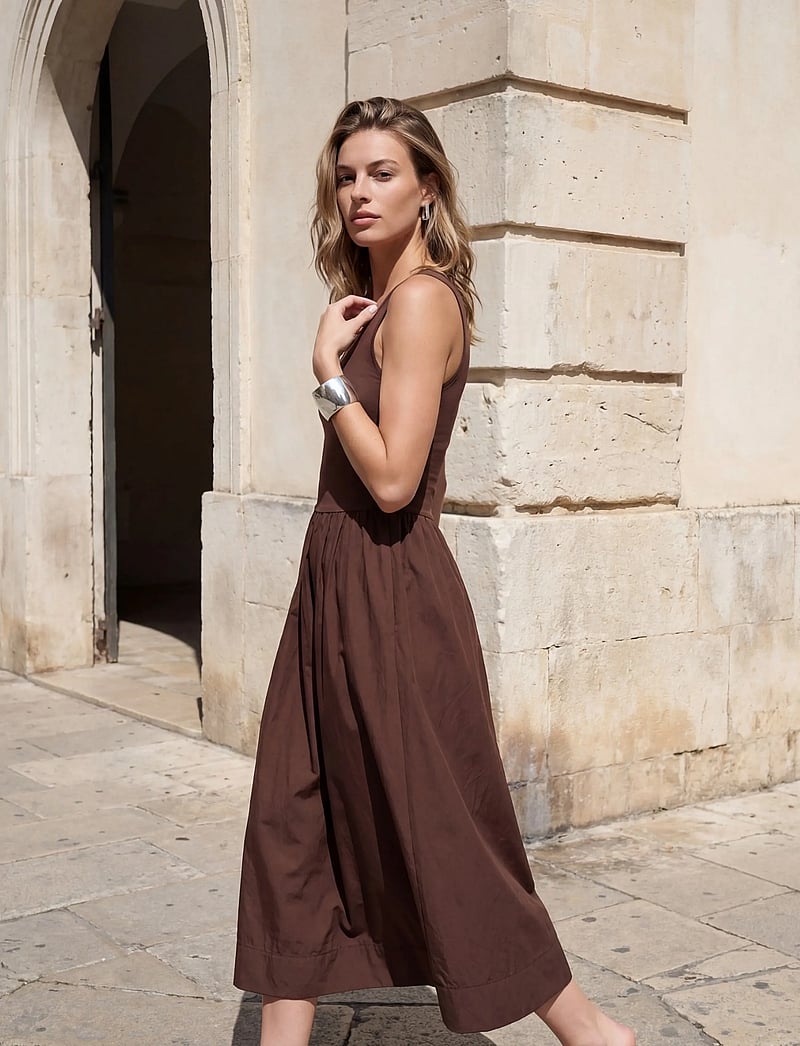 Minus - MSMarie Midi Dress - sommerkleider - chestnut - 2