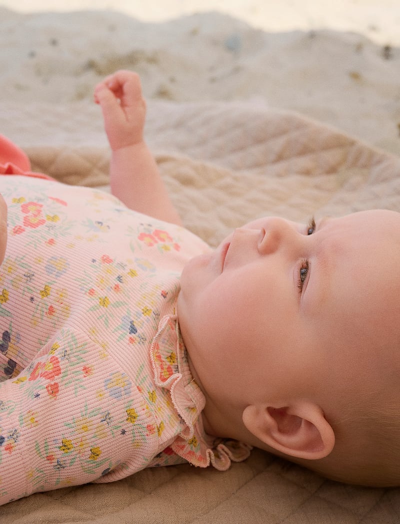 Minymo - Body SS AOP Rib - short-sleeved bodies - rosen quartz - 0