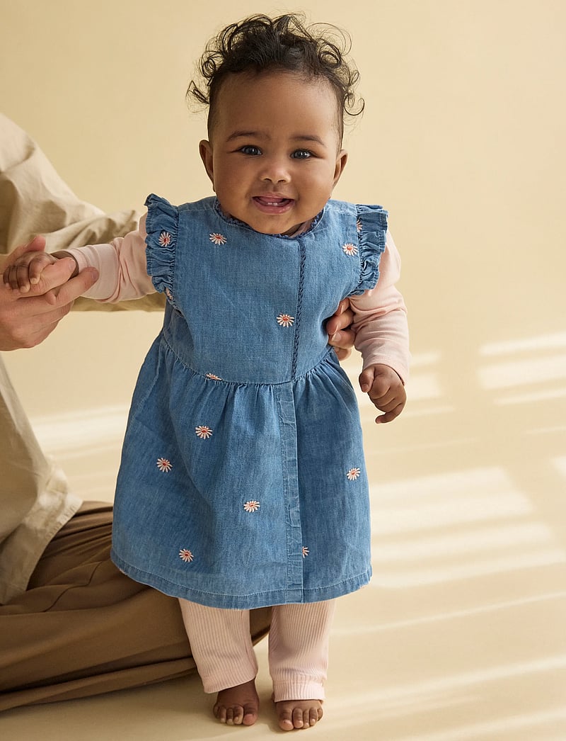 Minymo - Dress SS Emb. Chambray - kortærmede babykjoler - faded denim - 0