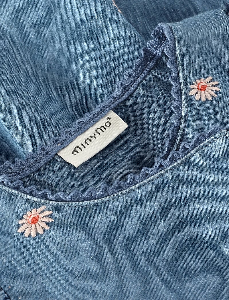 Minymo - Dress SS Emb. Chambray - kortærmede babykjoler - faded denim - 3