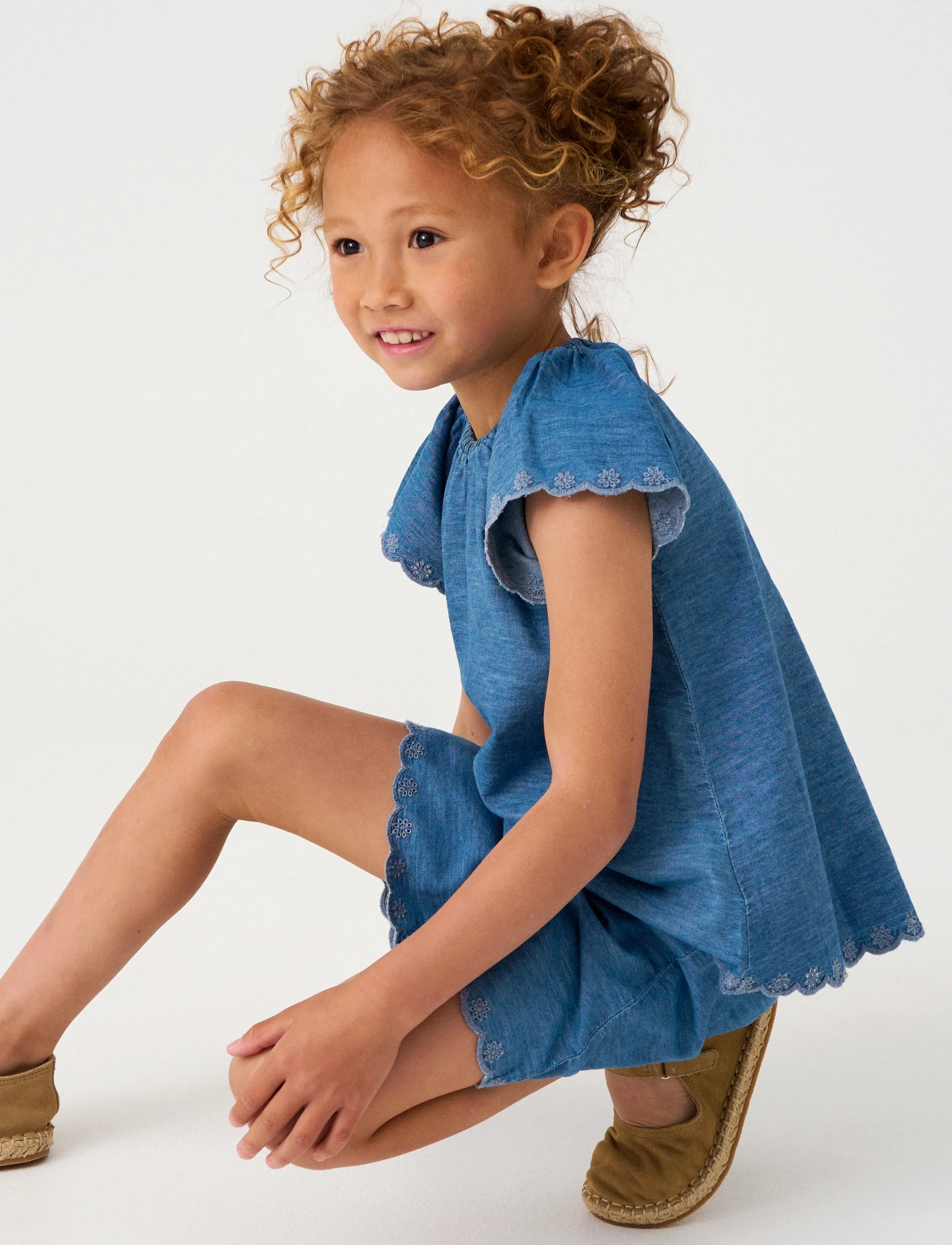 Minymo Blouse Ss Chambrey, Børn, Kortærmet Bluse med Flæsekant, Blå, Str: 104