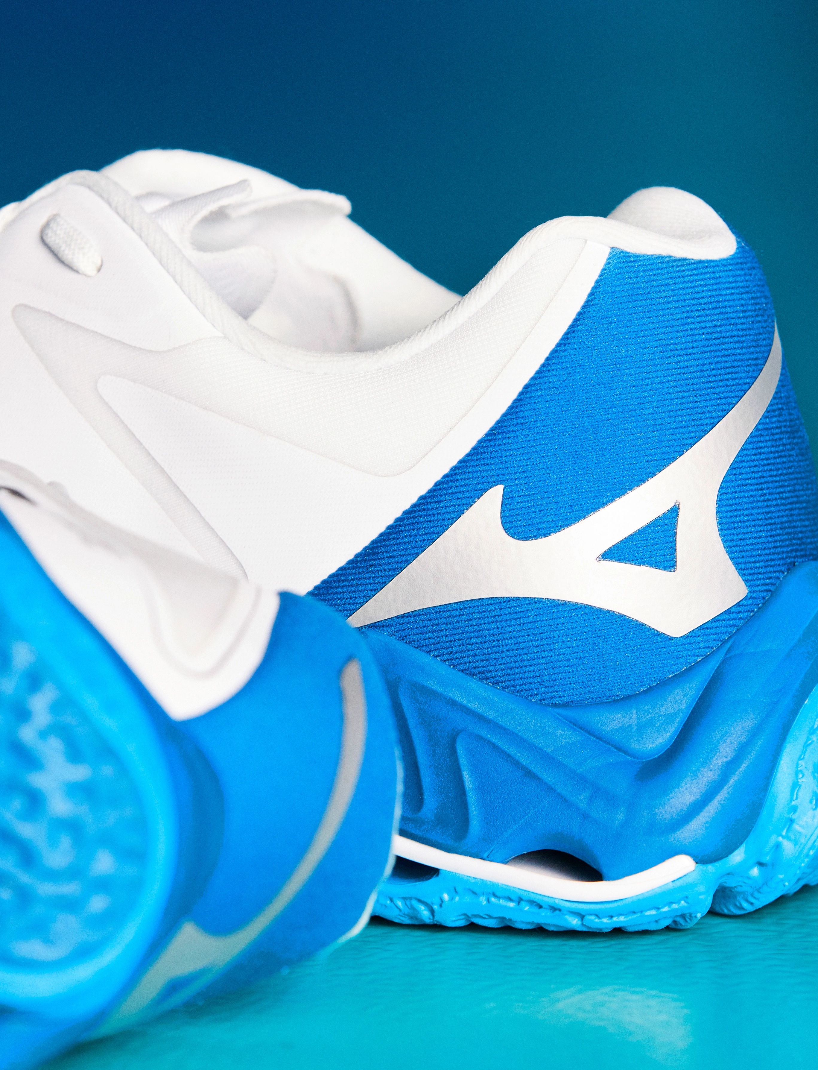 Mizuno Wave Lightning Z8(u) – indoor sports shoes – shop at Booztlet