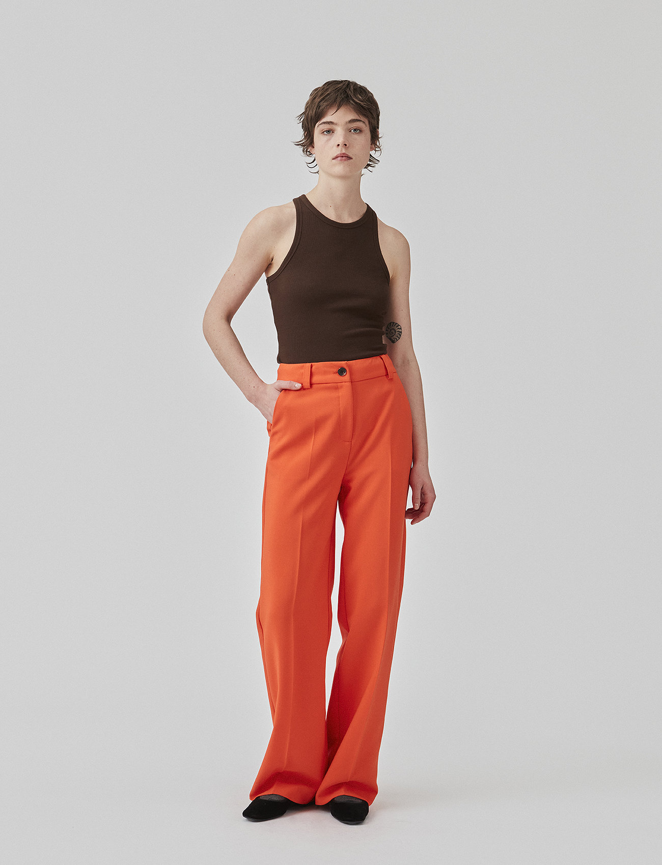 Modström - Gale pants - dalykinio stiliaus kelnės - bright cherry - 0