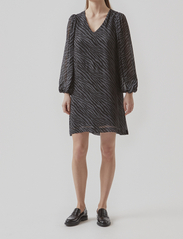 Modström - AriellaMD print dress - korte kjoler - rainy zebra - 2