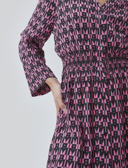 Modström - BorysMD print dress - short dresses - graphic heart cosmos pink - 3