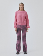 Modström - BorysMD print pants - sirge säärega püksid - graphic heart cosmos pink - 2