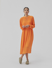 Modström - CruzMD dress - maxi dresses - vibrant orange - 3