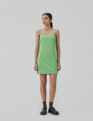Modström - CydneyMD dress - vakarėlių drabužiai išparduotuvių kainomis - classic green - 2