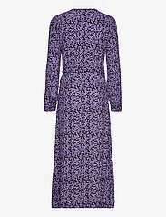 Modström - ChesliMD print wrap dress - omlottklänningar - purple flower buds - 1