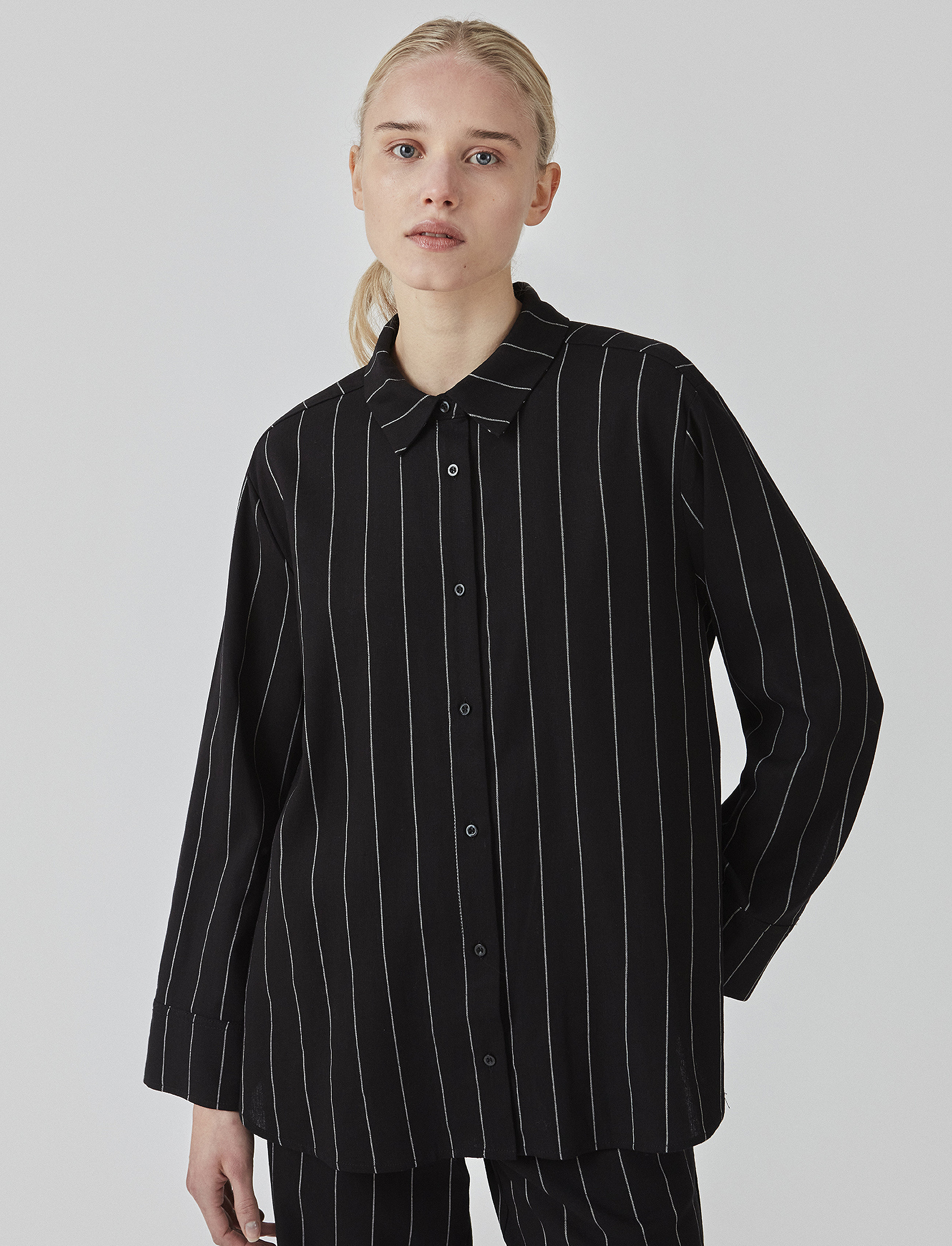 Modström - FiaMD shirt - linasest riidest särgid - black - 3