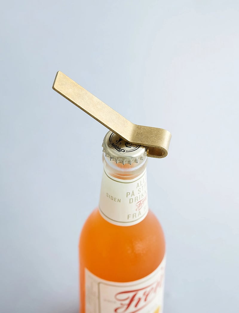 MOEBE - Bottle Opener, Brass - flaschenöffner & weinverschlüsse - brass - 0